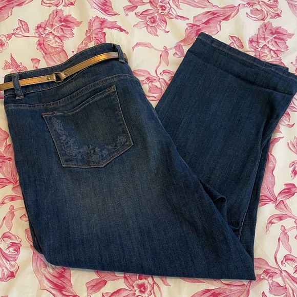 Liz Claiborne Denim - 🏝️Big $10 Sale!🏝️Liz Claiborne Stretch Crop Jeans with Pocket Detail